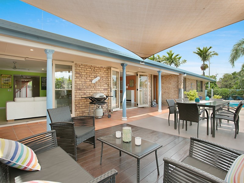 32 Mountain View Avenue, Burleigh Waters QLD 4220