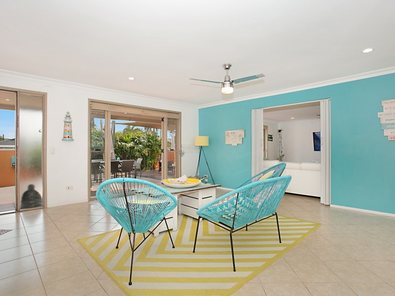 32 Mountain View Avenue, Burleigh Waters QLD 4220