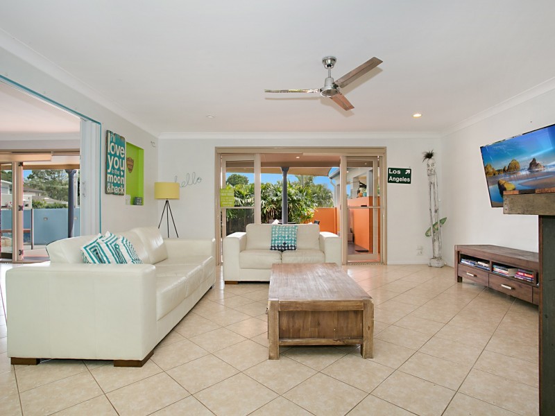 32 Mountain View Avenue, Burleigh Waters QLD 4220