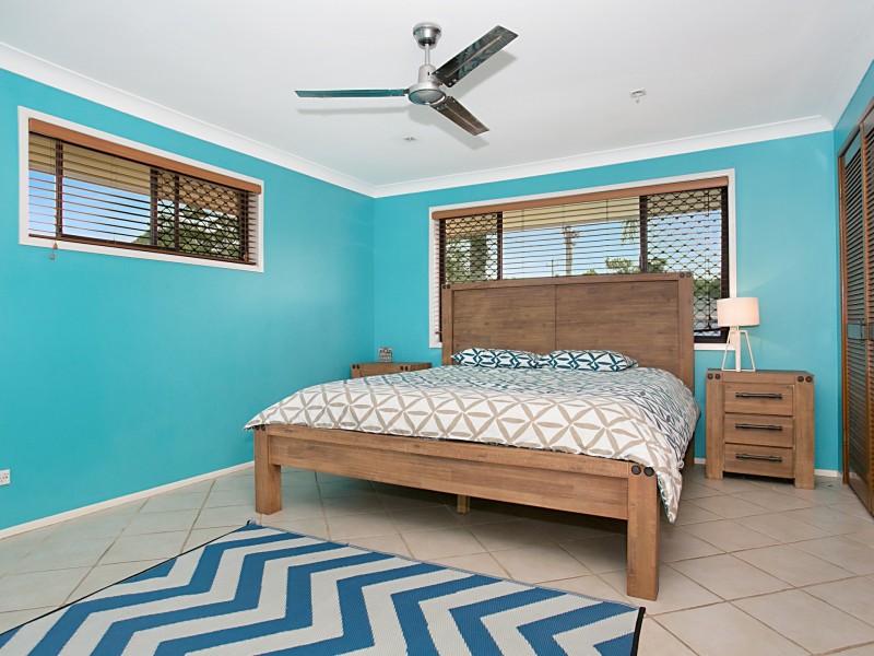 32 Mountain View Avenue, Burleigh Waters QLD 4220