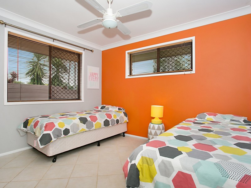 32 Mountain View Avenue, Burleigh Waters QLD 4220