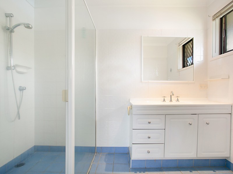 32 Mountain View Avenue, Burleigh Waters QLD 4220