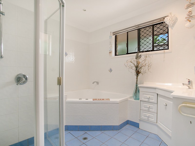 32 Mountain View Avenue, Burleigh Waters QLD 4220