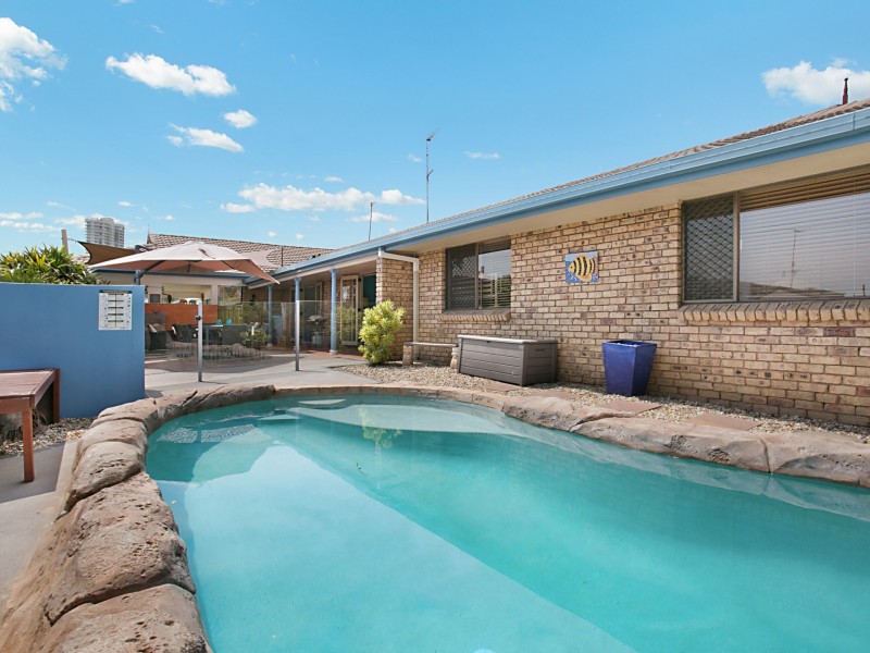 32 Mountain View Avenue, Burleigh Waters QLD 4220