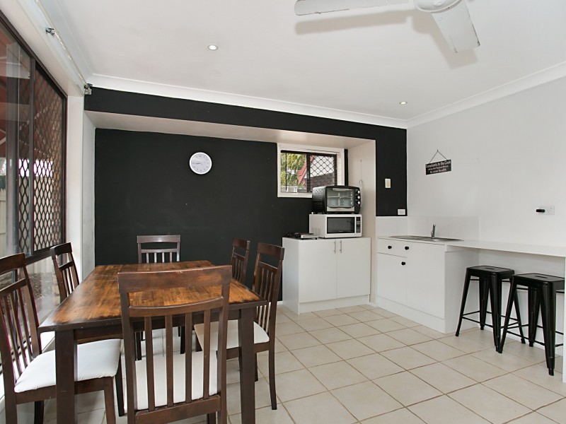 32 Mountain View Avenue, Burleigh Waters QLD 4220