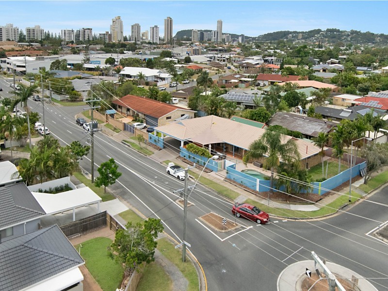 32 Mountain View Avenue, Burleigh Waters QLD 4220