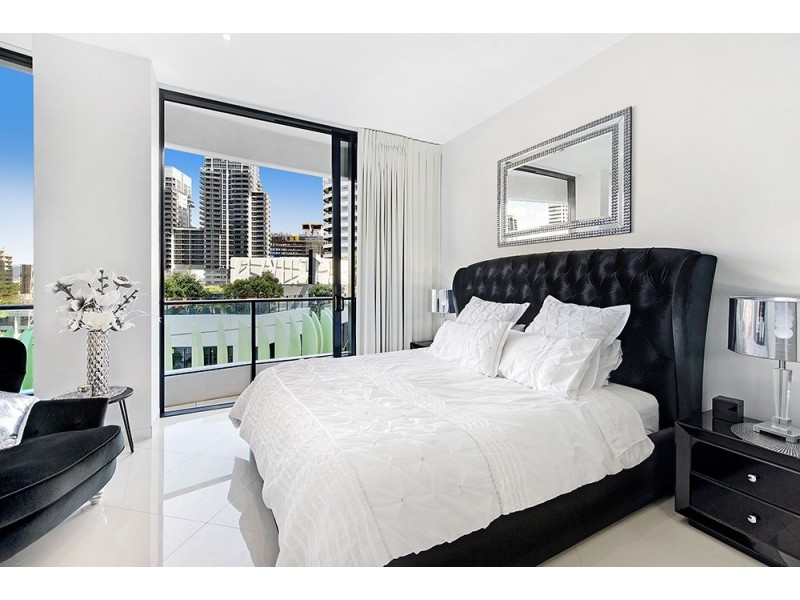 10404/1 Oracle Boulevard, Broadbeach QLD 4218