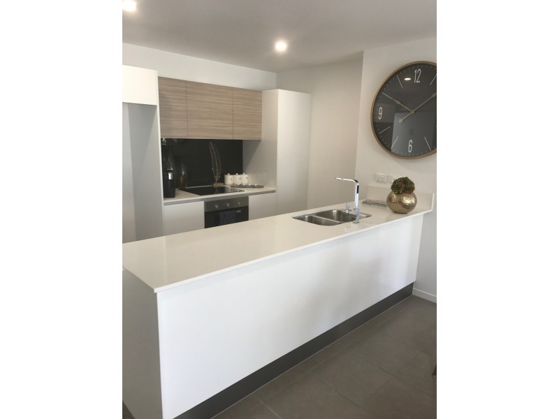 3201/8 Waterford Court, Bundall QLD 4217