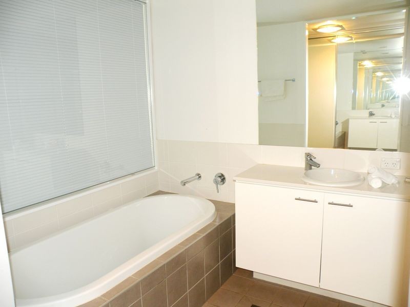 2009/33 T E Peters Drive, Broadbeach QLD 4218
