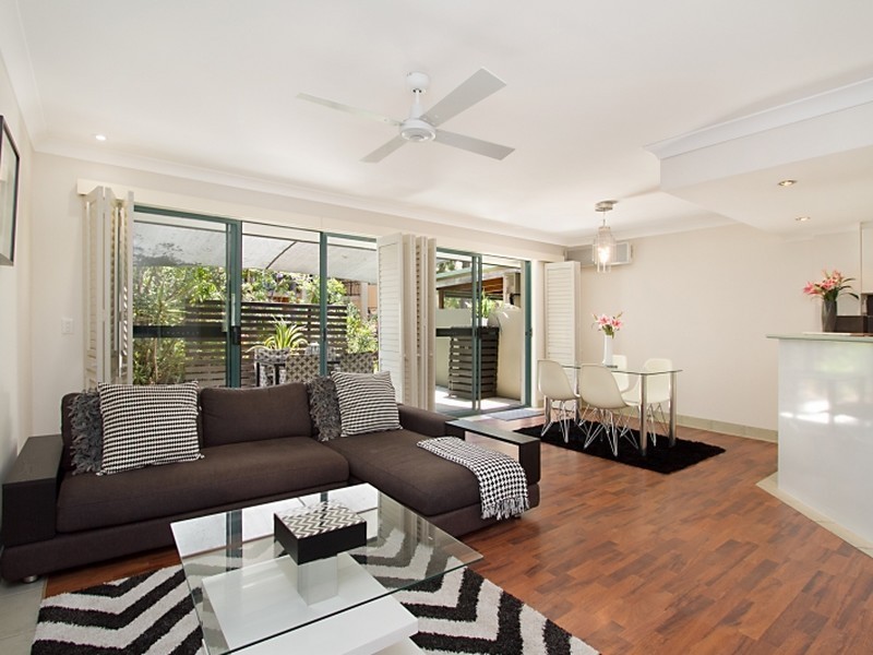 2/19 Santa Barbara Road, Hope Island QLD 4212