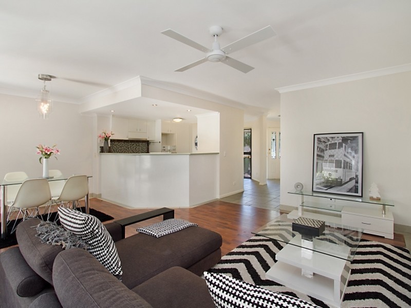 2/19 Santa Barbara Road, Hope Island QLD 4212