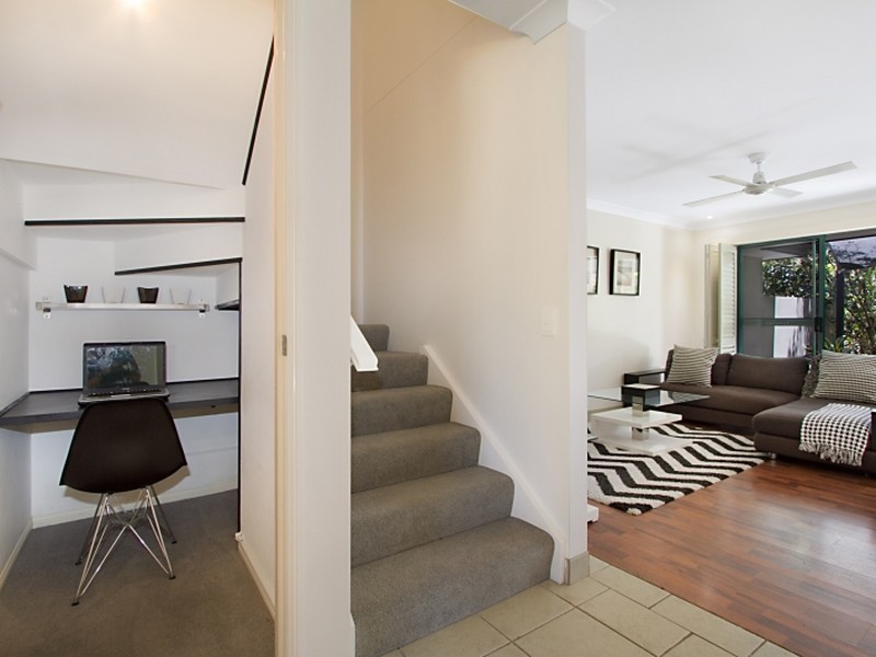 2/19 Santa Barbara Road, Hope Island QLD 4212