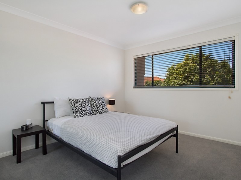 2/19 Santa Barbara Road, Hope Island QLD 4212