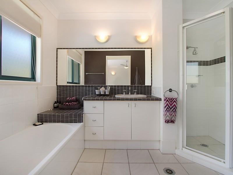 2/19 Santa Barbara Road, Hope Island QLD 4212