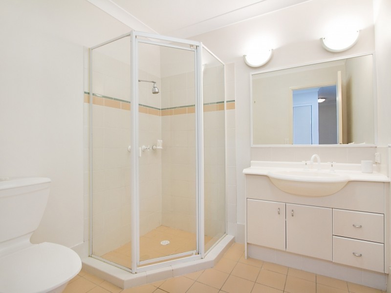 2/19 Santa Barbara Road, Hope Island QLD 4212