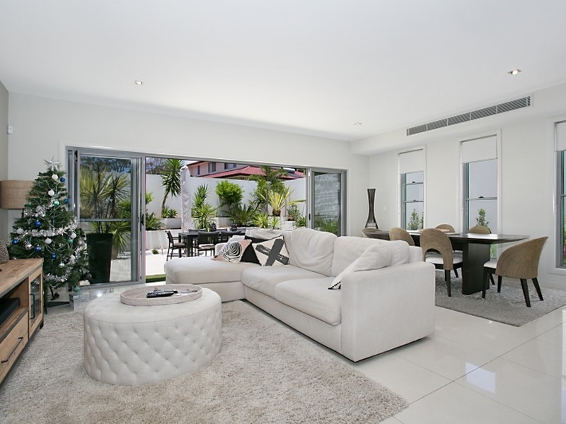 2/18 Drury Avenue, Southport QLD 4215