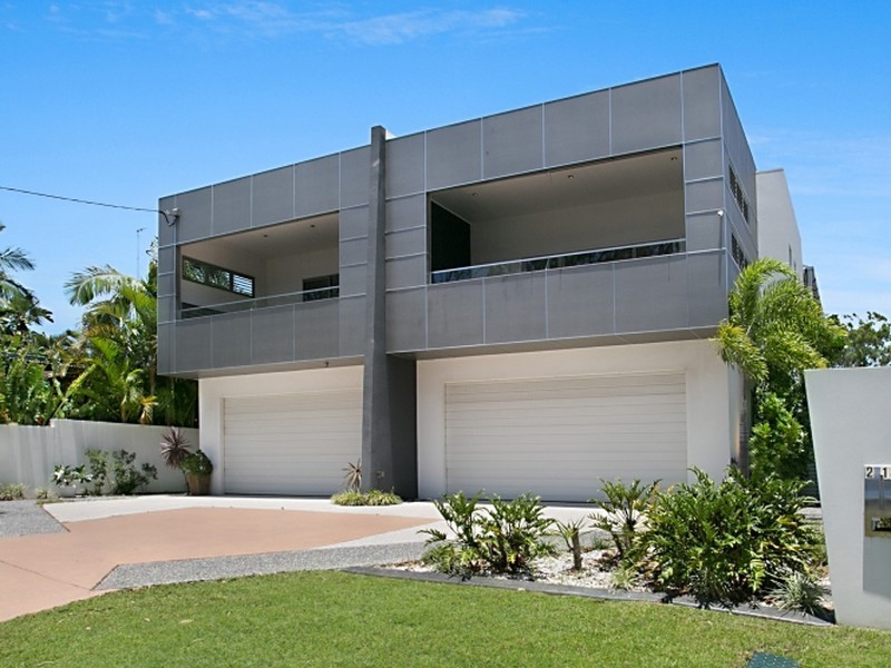 2/18 Drury Avenue, Southport QLD 4215