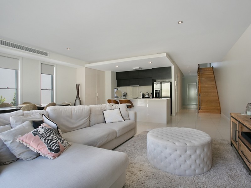 2/18 Drury Avenue, Southport QLD 4215