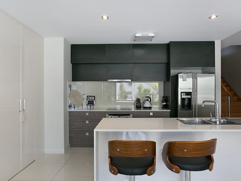 2/18 Drury Avenue, Southport QLD 4215