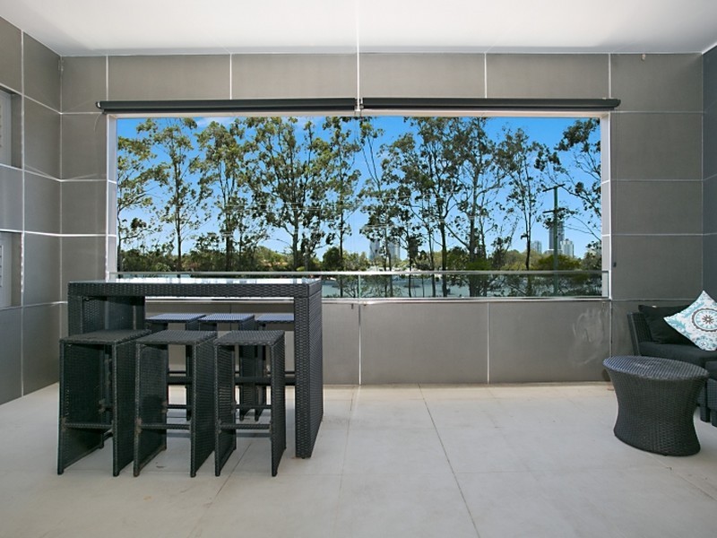 2/18 Drury Avenue, Southport QLD 4215