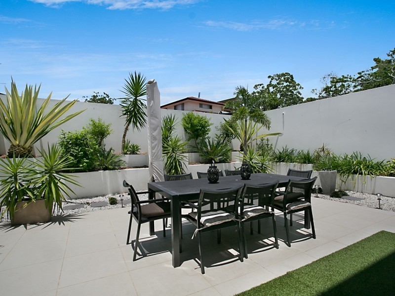 2/18 Drury Avenue, Southport QLD 4215