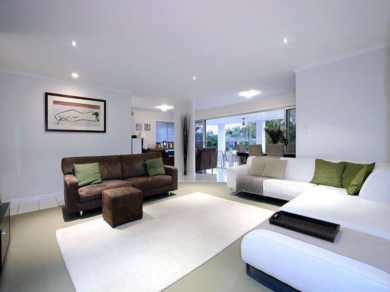 6 Pensacola Court, Broadbeach Waters QLD 4218