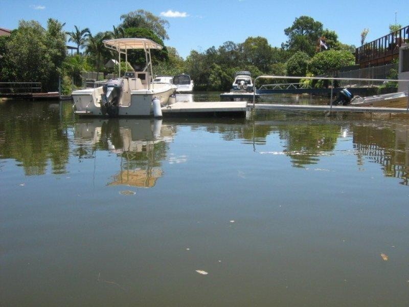 6 Pensacola Court, Broadbeach Waters QLD 4218