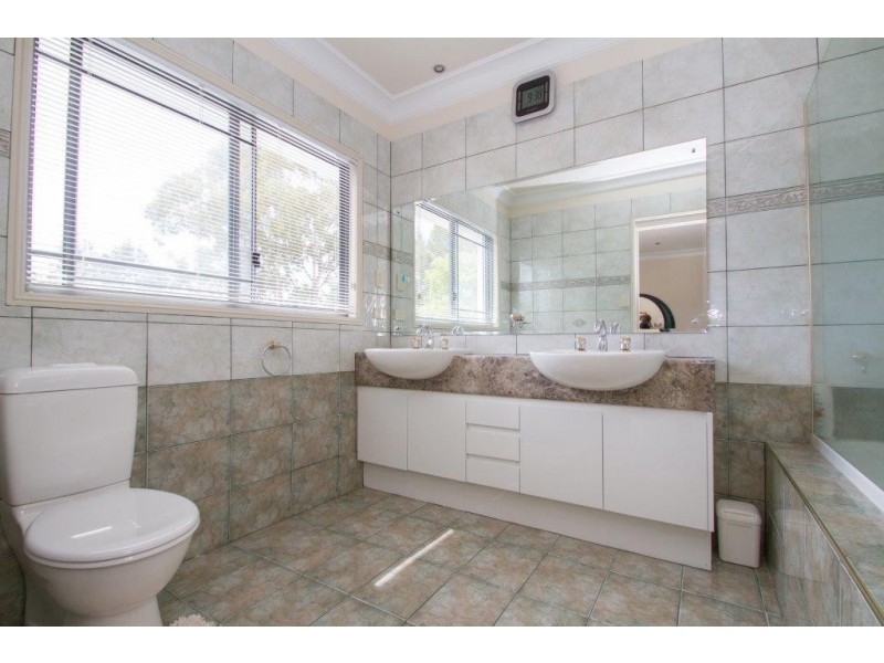 22-24 Leslie Parade, Stanthorpe QLD 4380