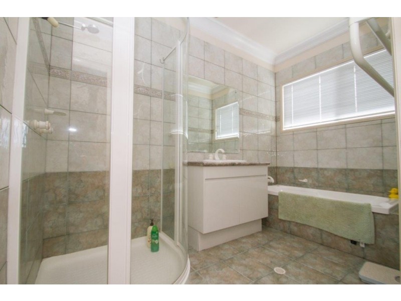 22-24 Leslie Parade, Stanthorpe QLD 4380