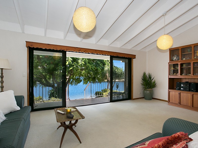 Unit 1/53 Hooker Boulevard, Broadbeach Waters QLD 4218