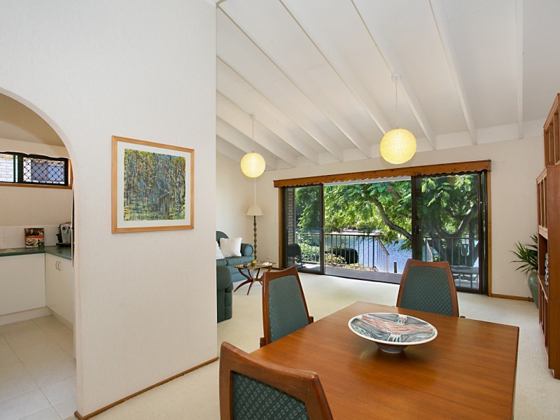 Unit 1/53 Hooker Boulevard, Broadbeach Waters QLD 4218