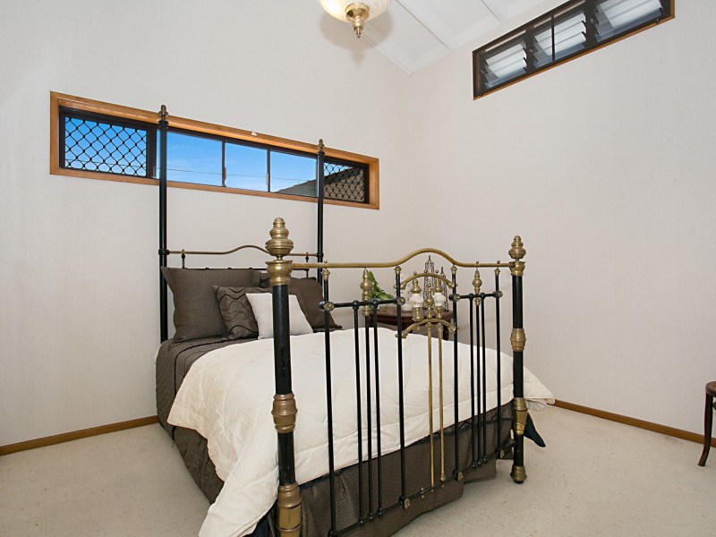 Unit 1/53 Hooker Boulevard, Broadbeach Waters QLD 4218