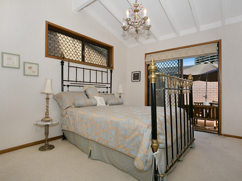Unit 1/53 Hooker Boulevard, Broadbeach Waters QLD 4218