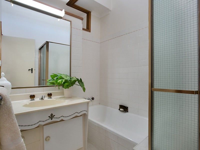 Unit 1/53 Hooker Boulevard, Broadbeach Waters QLD 4218