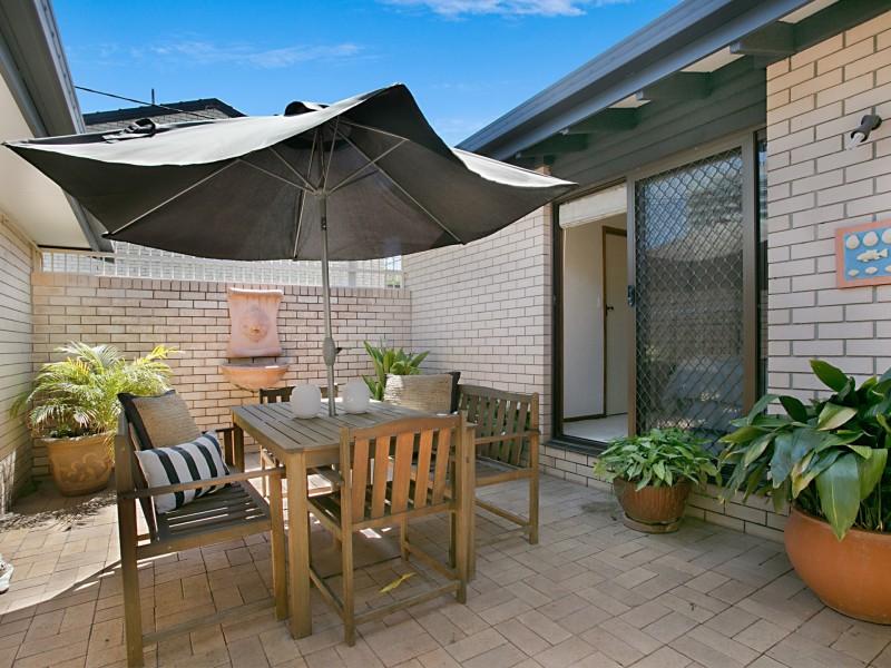 Unit 1/53 Hooker Boulevard, Broadbeach Waters QLD 4218