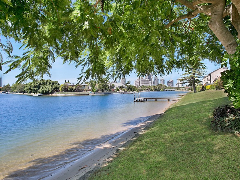 Unit 1/53 Hooker Boulevard, Broadbeach Waters QLD 4218