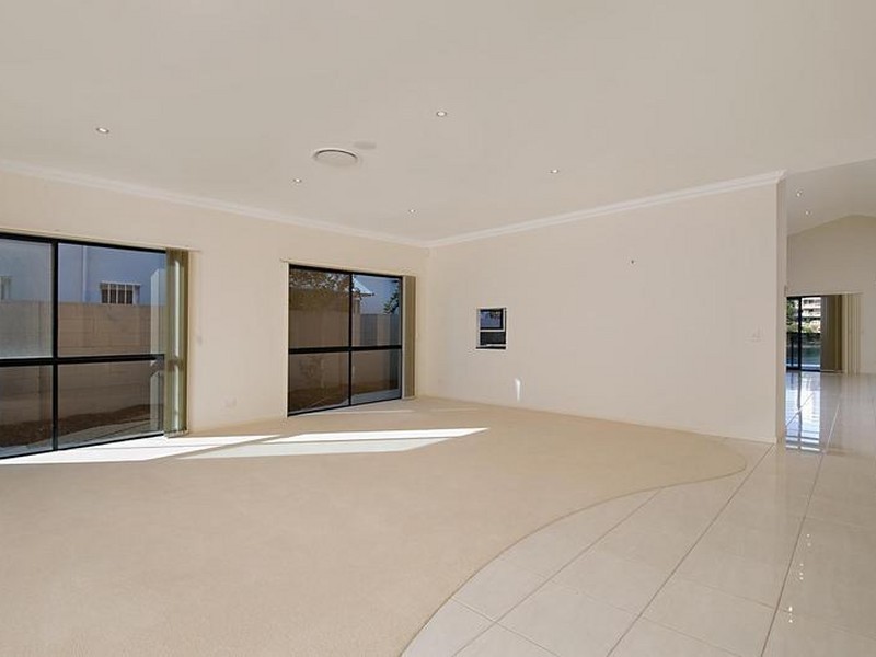 22 Amalfi Drive, Isle Of Capri QLD 4217