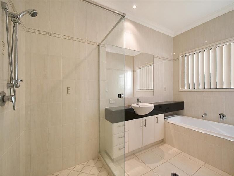 22 Amalfi Drive, Isle Of Capri QLD 4217