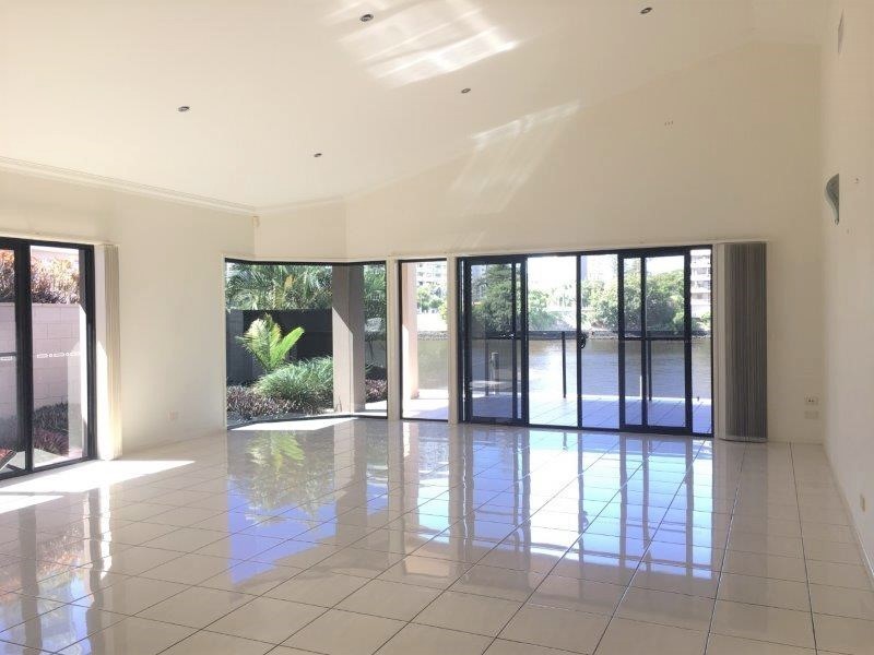 22 Amalfi Drive, Isle Of Capri QLD 4217