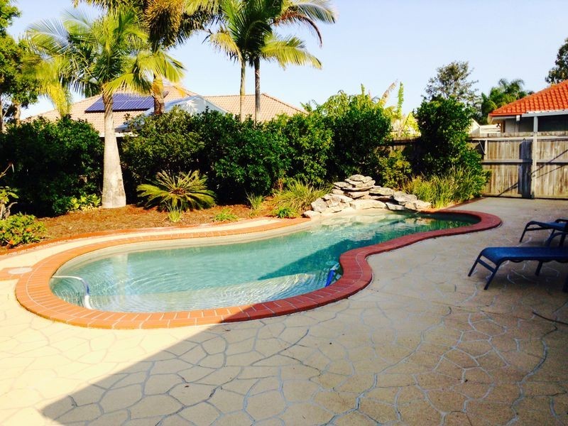 70 Coronet Crescent, Burleigh Waters QLD 4220