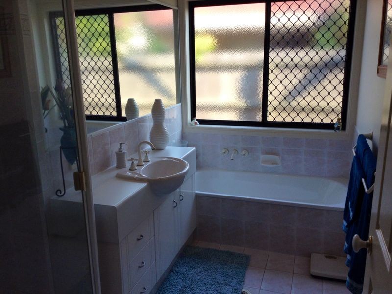 70 Coronet Crescent, Burleigh Waters QLD 4220