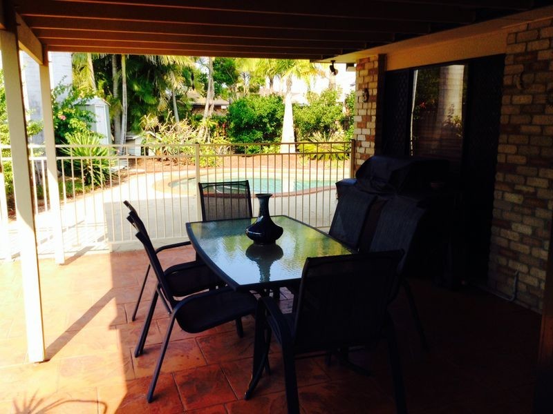 70 Coronet Crescent, Burleigh Waters QLD 4220