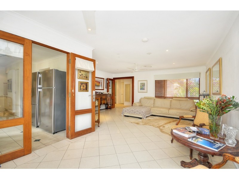 13 Collins Crescent, Benowa QLD 4217