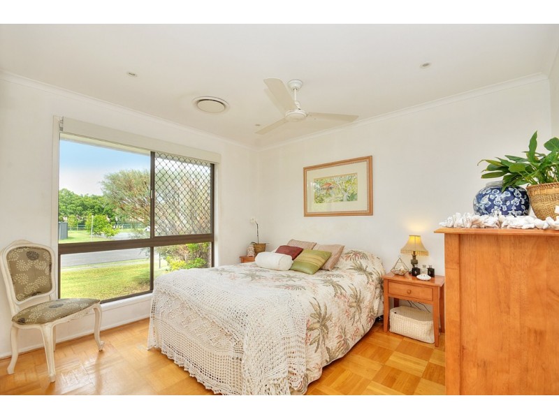 13 Collins Crescent, Benowa QLD 4217