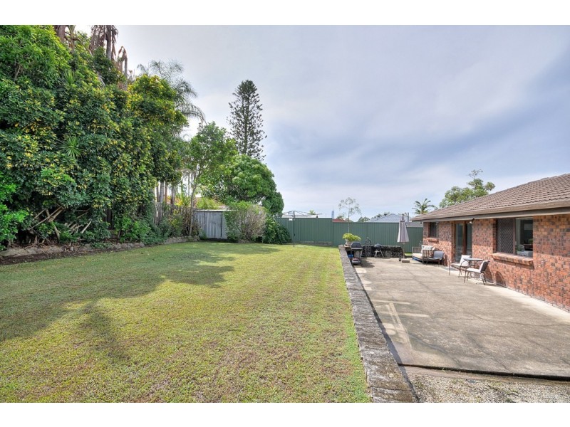 13 Collins Crescent, Benowa QLD 4217