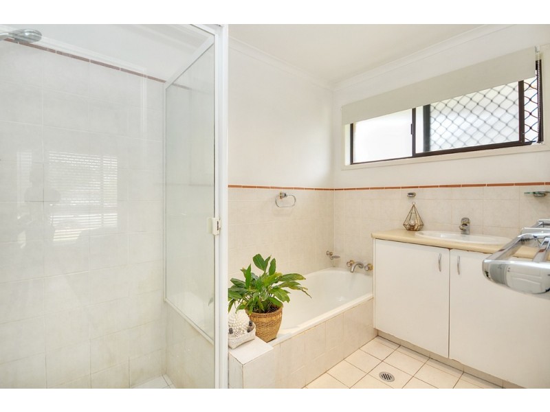 13 Collins Crescent, Benowa QLD 4217