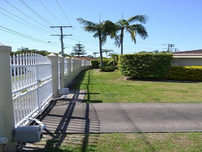 6 Melody Street, Mermaid Waters QLD 4218