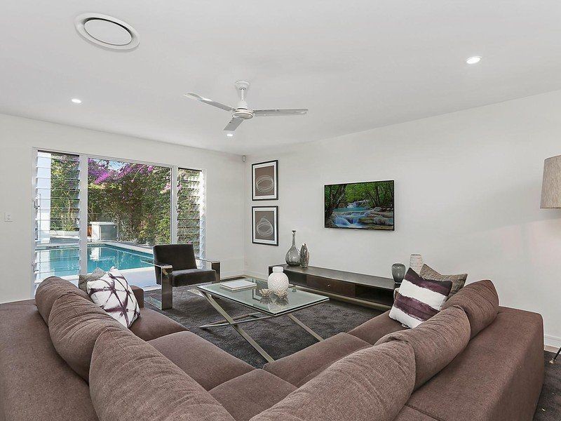 51 Amalfi Drive, Isle Of Capri QLD 4217