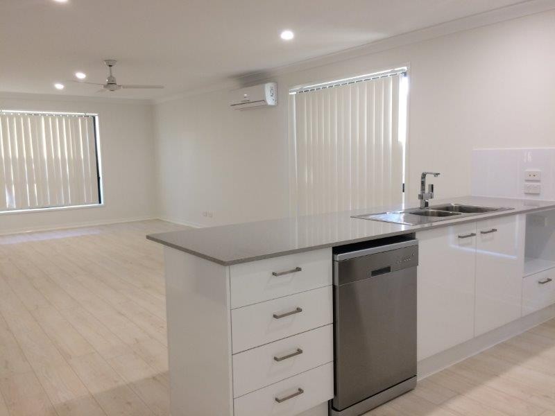 27 Hill Drive, Pimpama QLD 4209