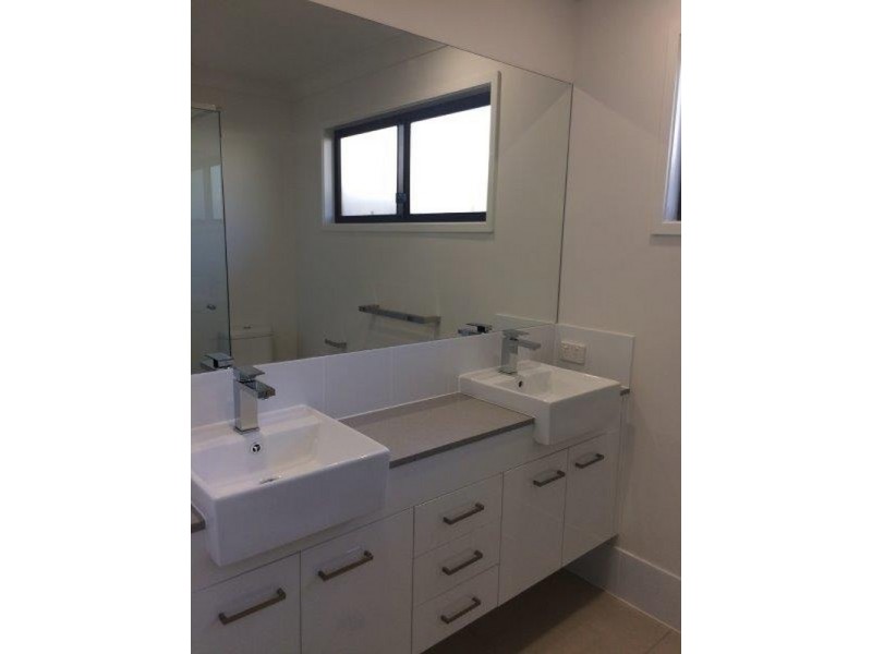 27 Hill Drive, Pimpama QLD 4209